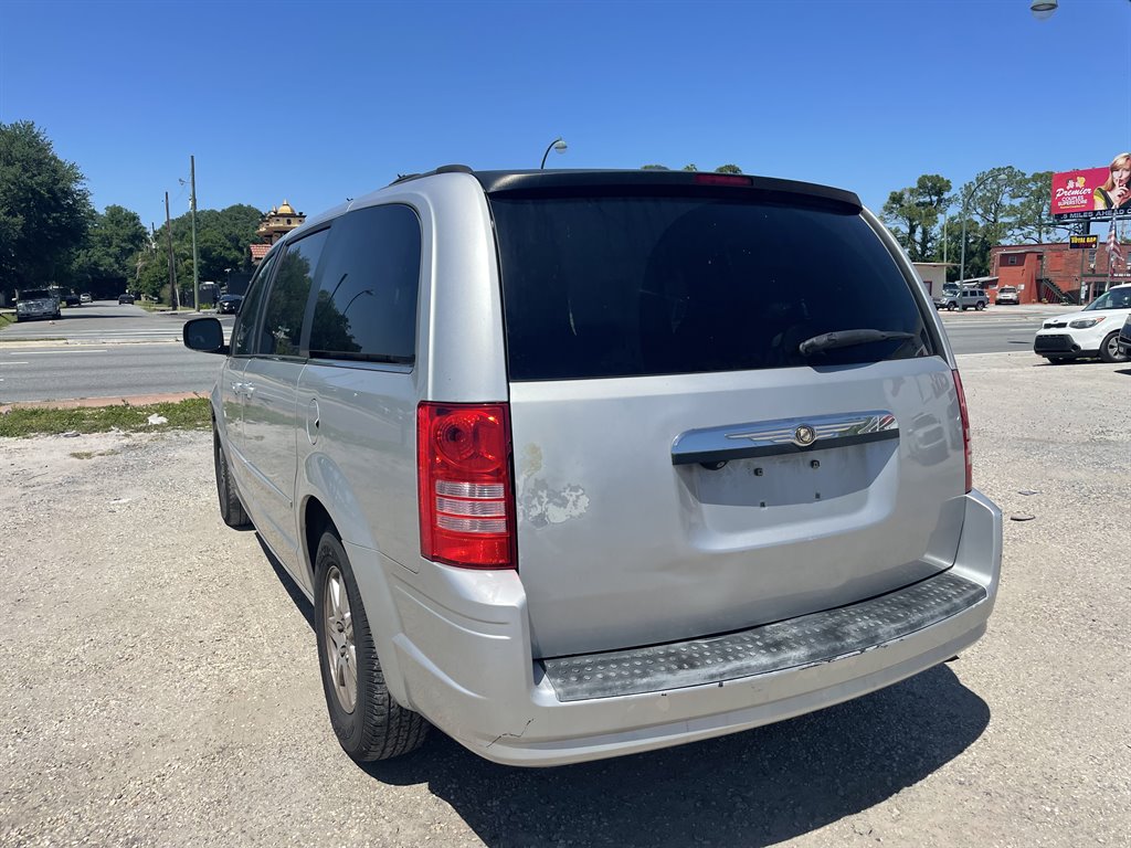 2008 Chrysler Town & Country Touring photo