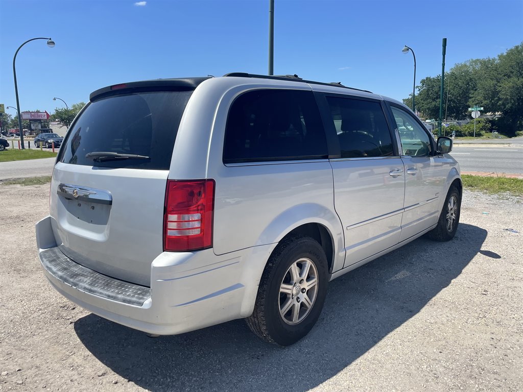 2008 CHRYSLER Town and Country Minivan - $7,500