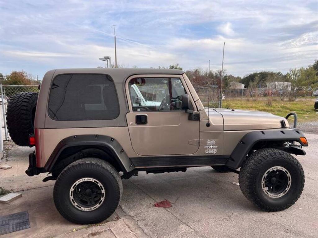2004 Jeep Wrangler Sahara photo