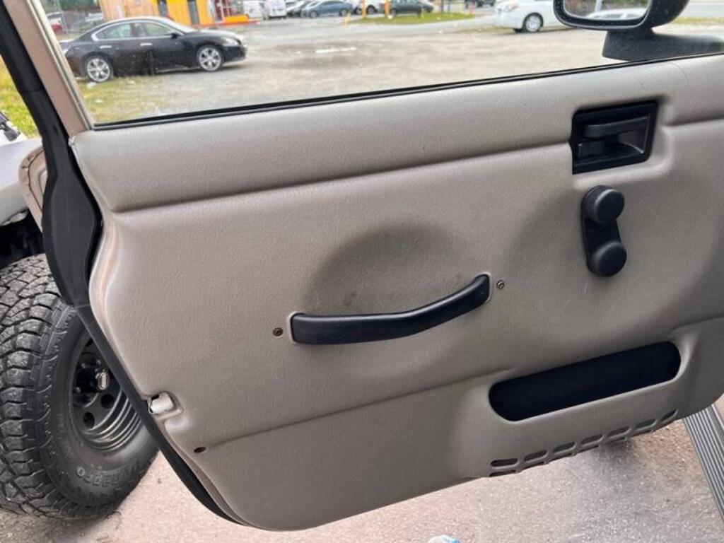 2004 Jeep Wrangler Sahara photo