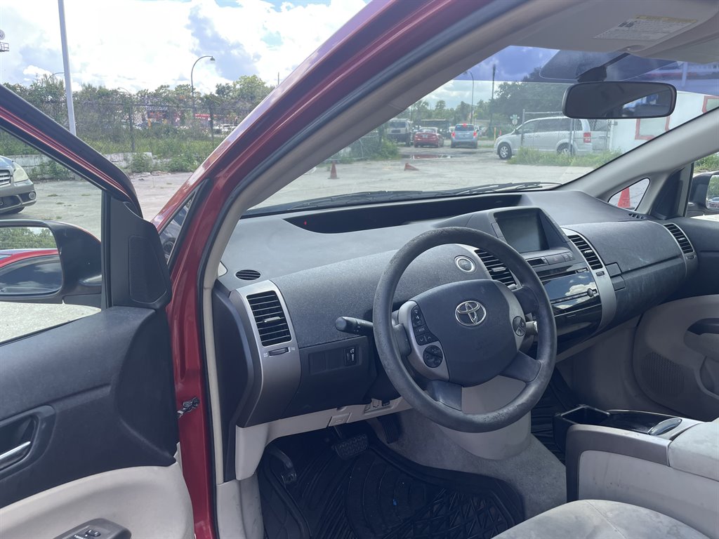 2009 TOYOTA Prius Hatchback - $9,800