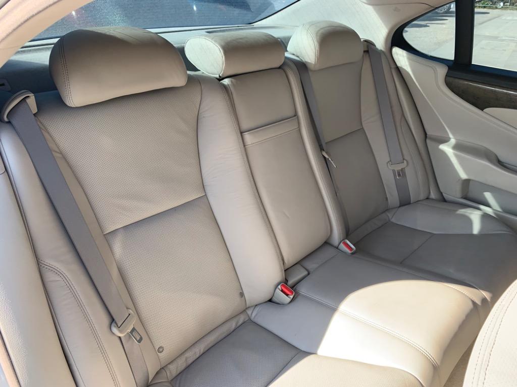 2010 Lexus LS 460 photo