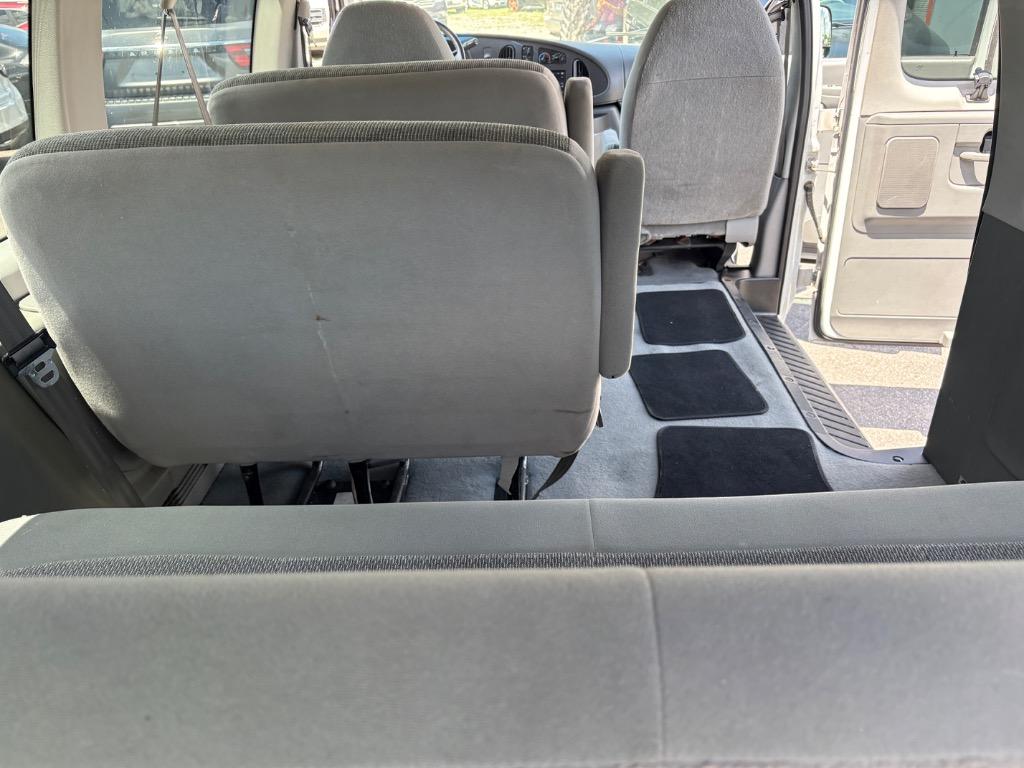 2006 Ford E-350 - $9,988
