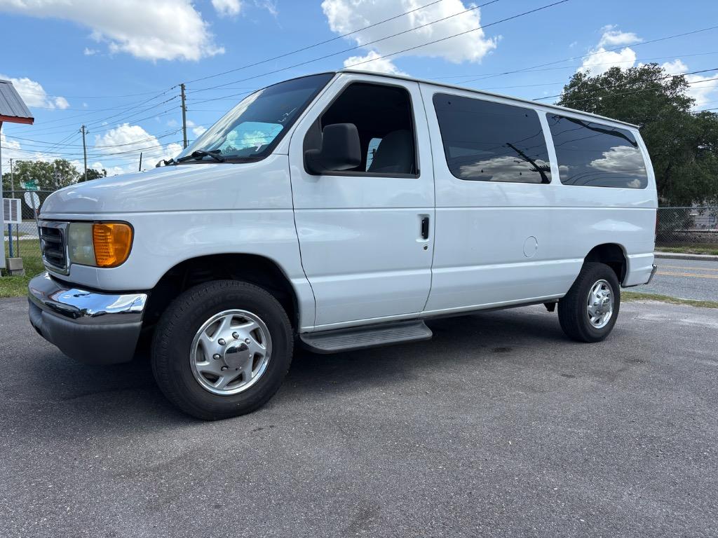 2006 Ford E-350 - $9,988