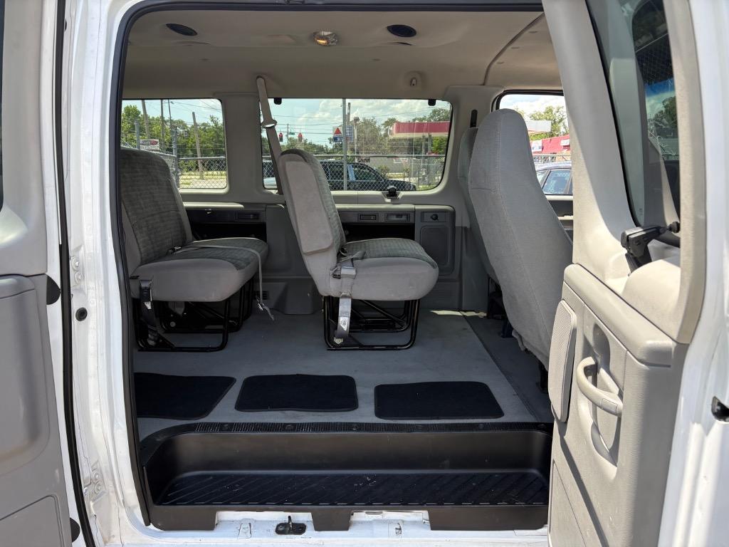 2006 Ford E-350 - $9,988