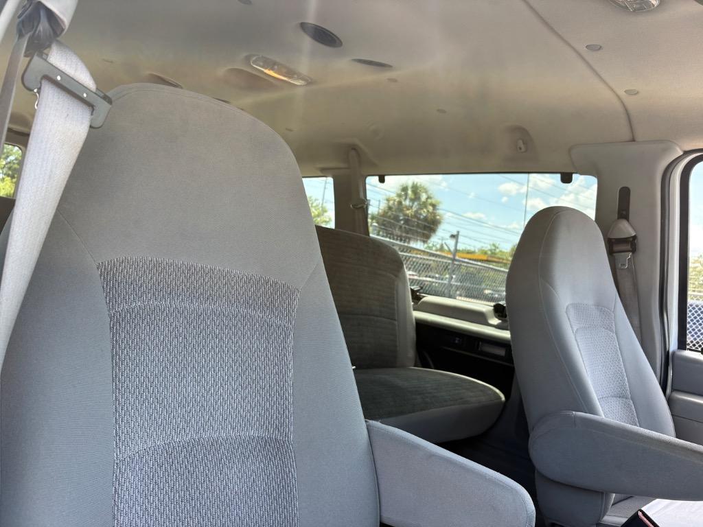 2006 Ford E-350 - $9,988