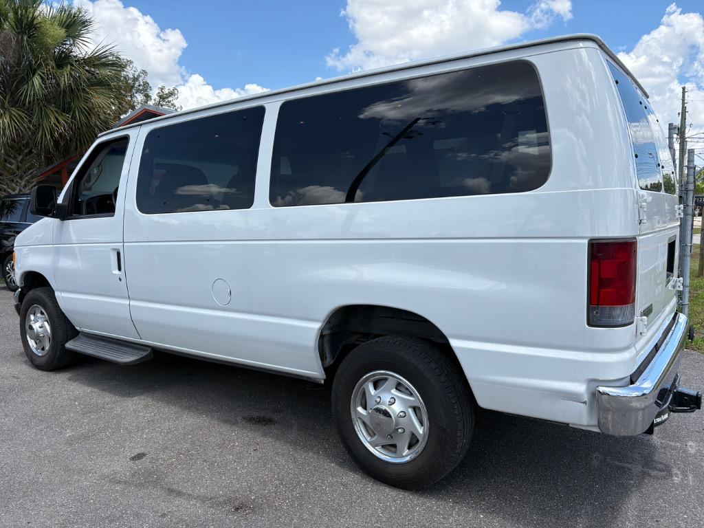 2006 Ford E-350 - $9,988