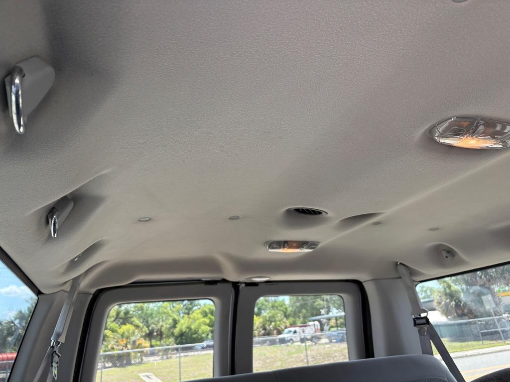 2006 Ford E-350 - $9,988