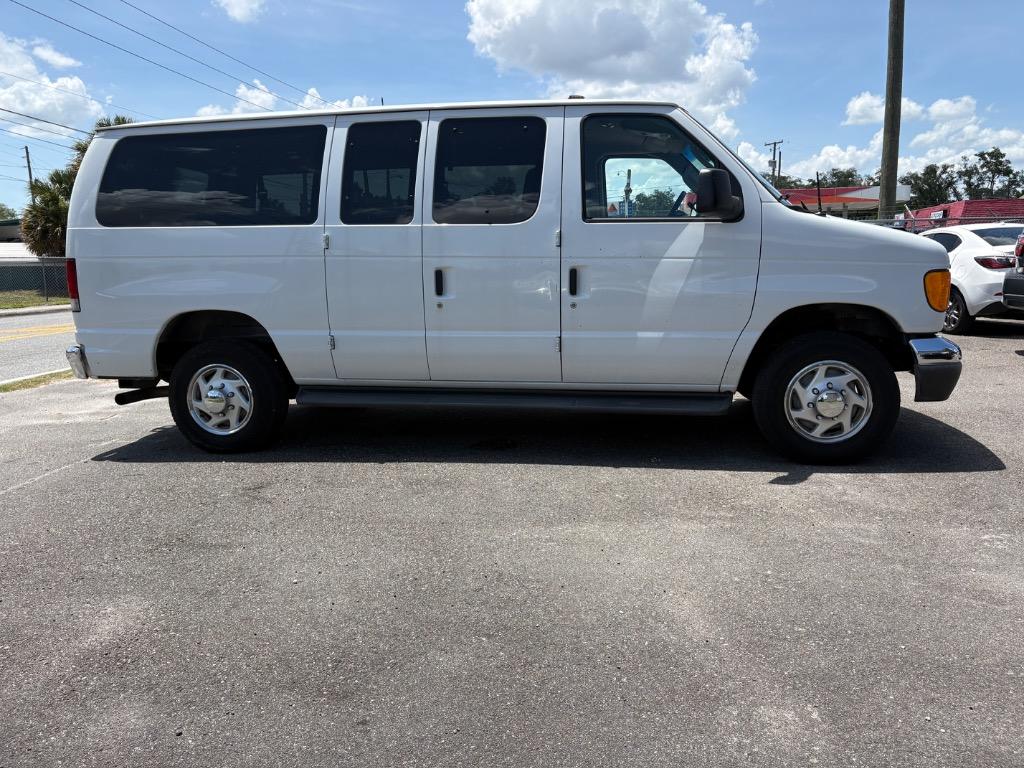 2006 Ford E-350 - $9,988