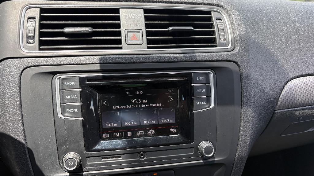 2017 Volkswagen Jetta - $8,988
