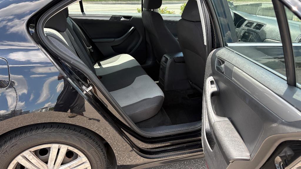 2017 Volkswagen Jetta - $8,988