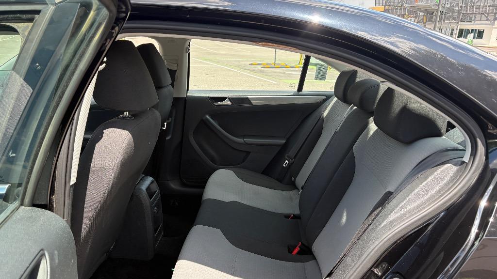 2017 Volkswagen Jetta - $8,988
