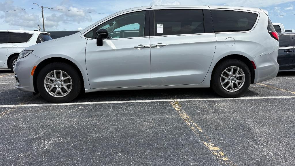 2024 Chrysler Pacifica - $24,588
