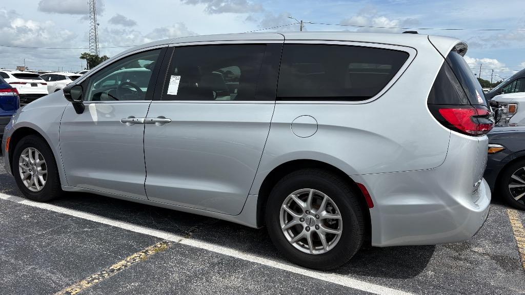 2024 Chrysler Pacifica - $24,588