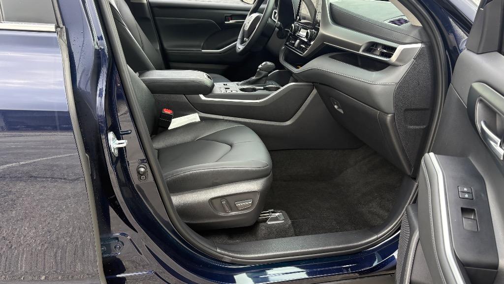 2025 Toyota Highlander - $42,988