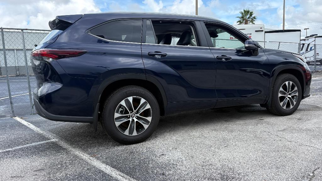 2025 Toyota Highlander - $42,988