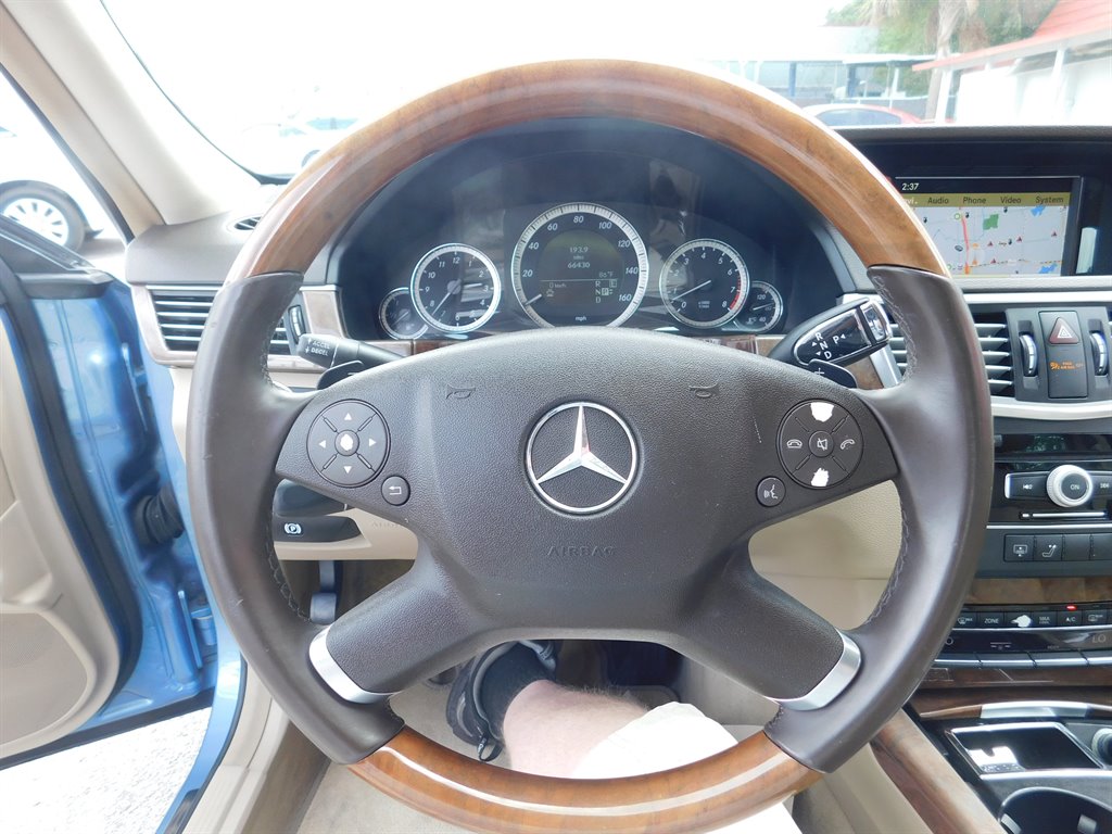 2011 Mercedes-Benz E-Class E350 Luxury photo