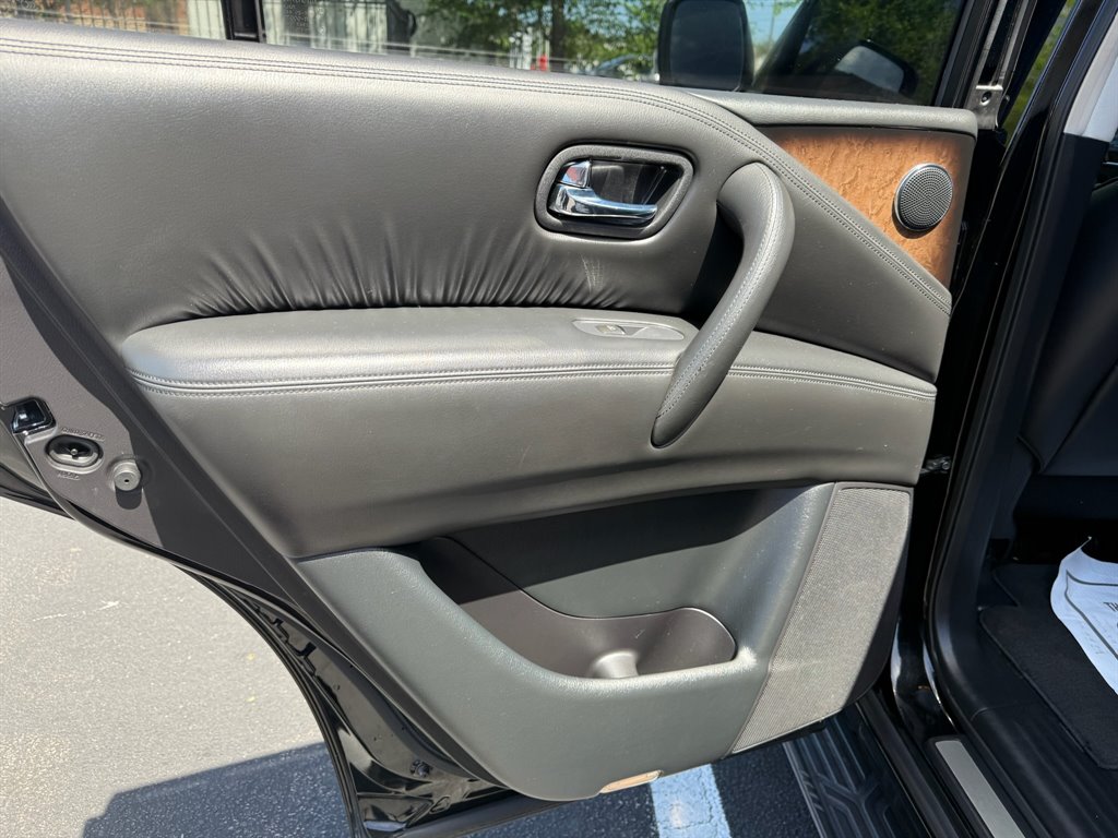 2014 Infiniti QX80 photo