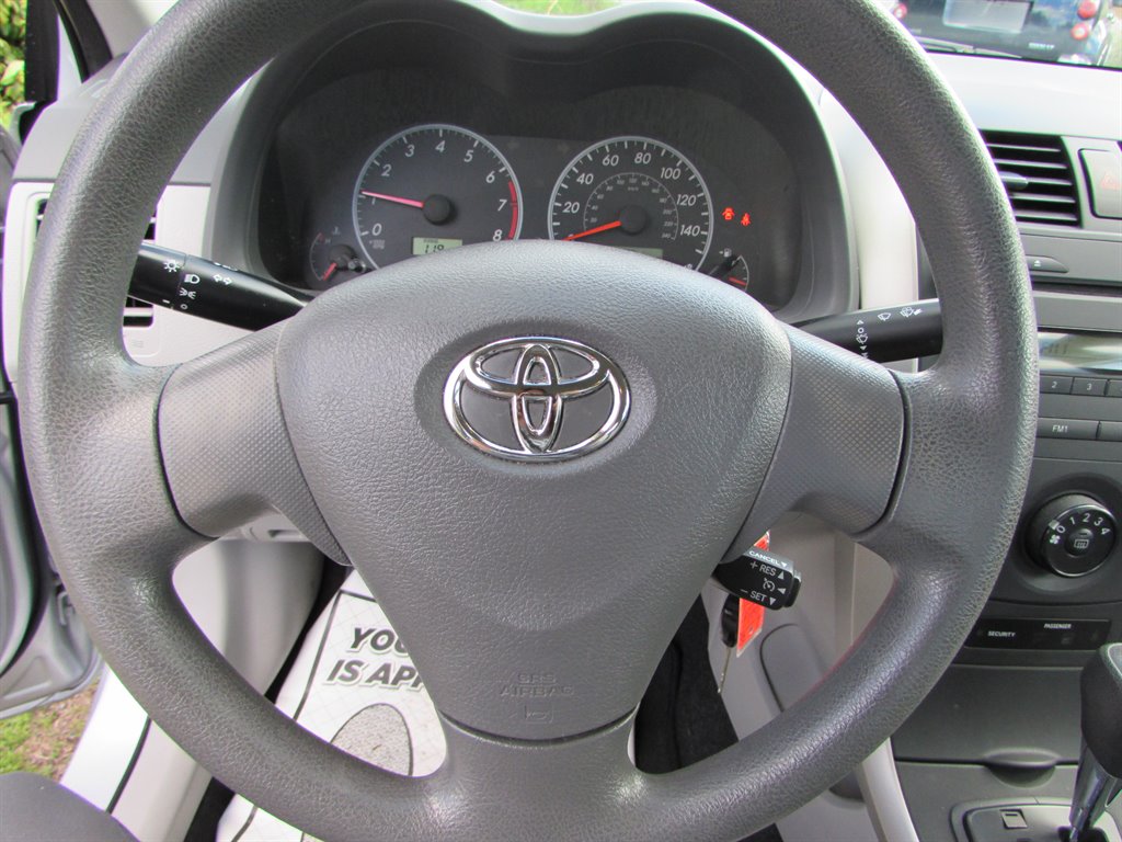 2009 Toyota Corolla LE photo