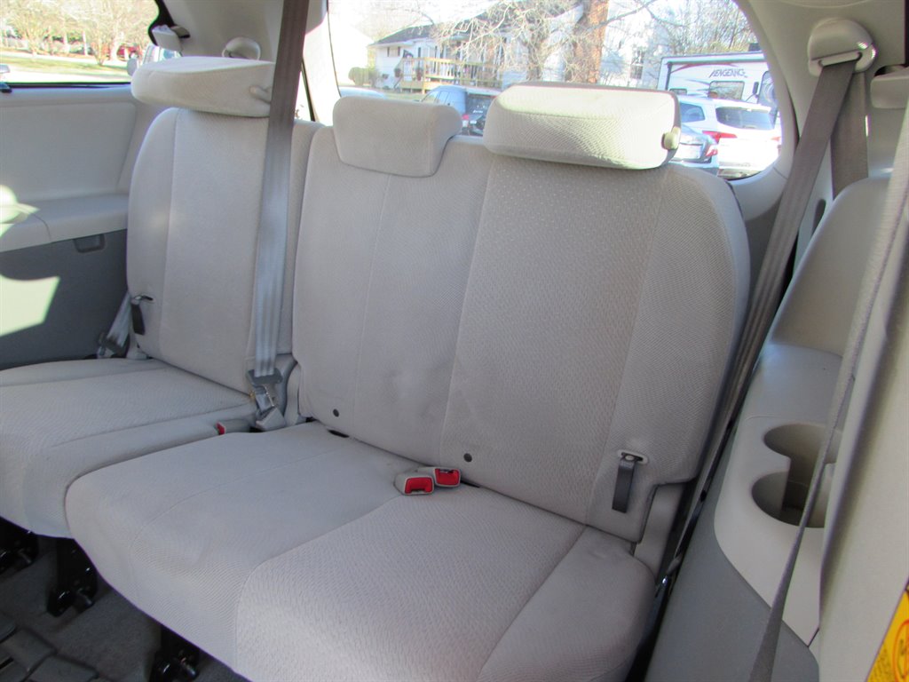 2014 Toyota Sienna LE 7-Passenger Auto Access Sea photo