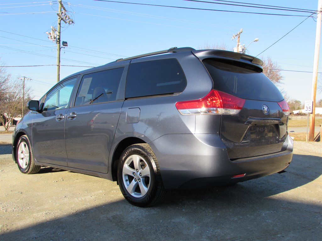 2014 Toyota Sienna LE 7-Passenger Auto Access Sea photo