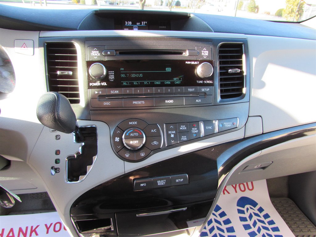 2014 Toyota Sienna LE 7-Passenger Auto Access Sea photo