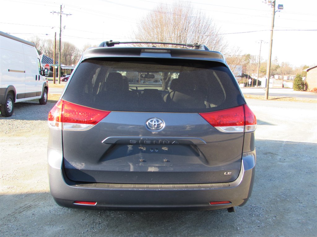 2014 Toyota Sienna LE 7-Passenger Auto Access Sea photo
