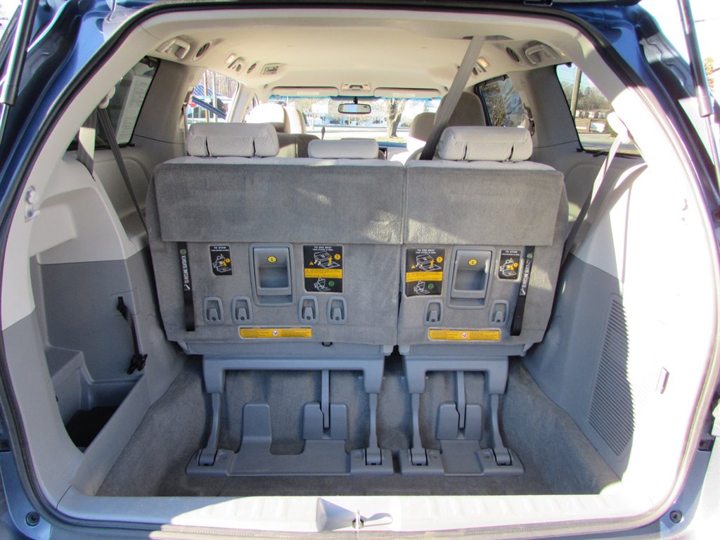 2014 Toyota Sienna LE 7-Passenger Auto Access Sea photo