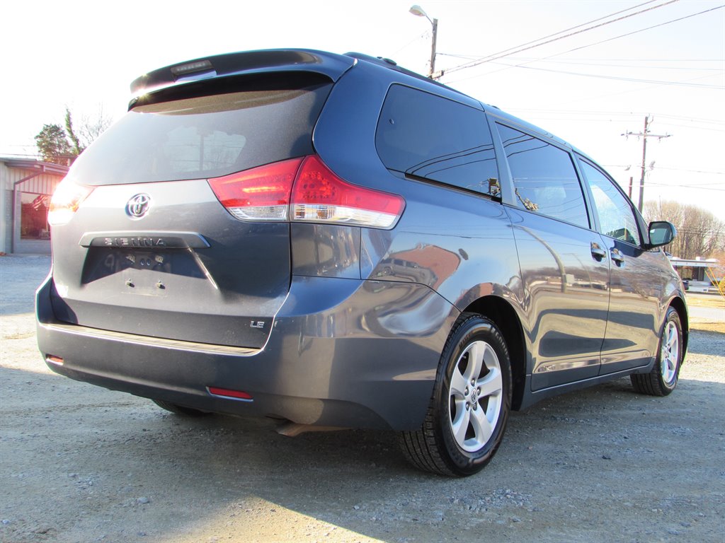 2014 Toyota Sienna LE 7-Passenger Auto Access Sea photo