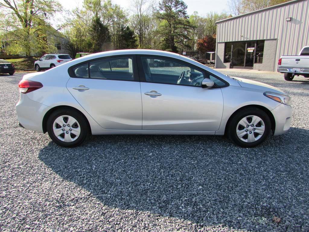 2017 Kia Forte LX photo