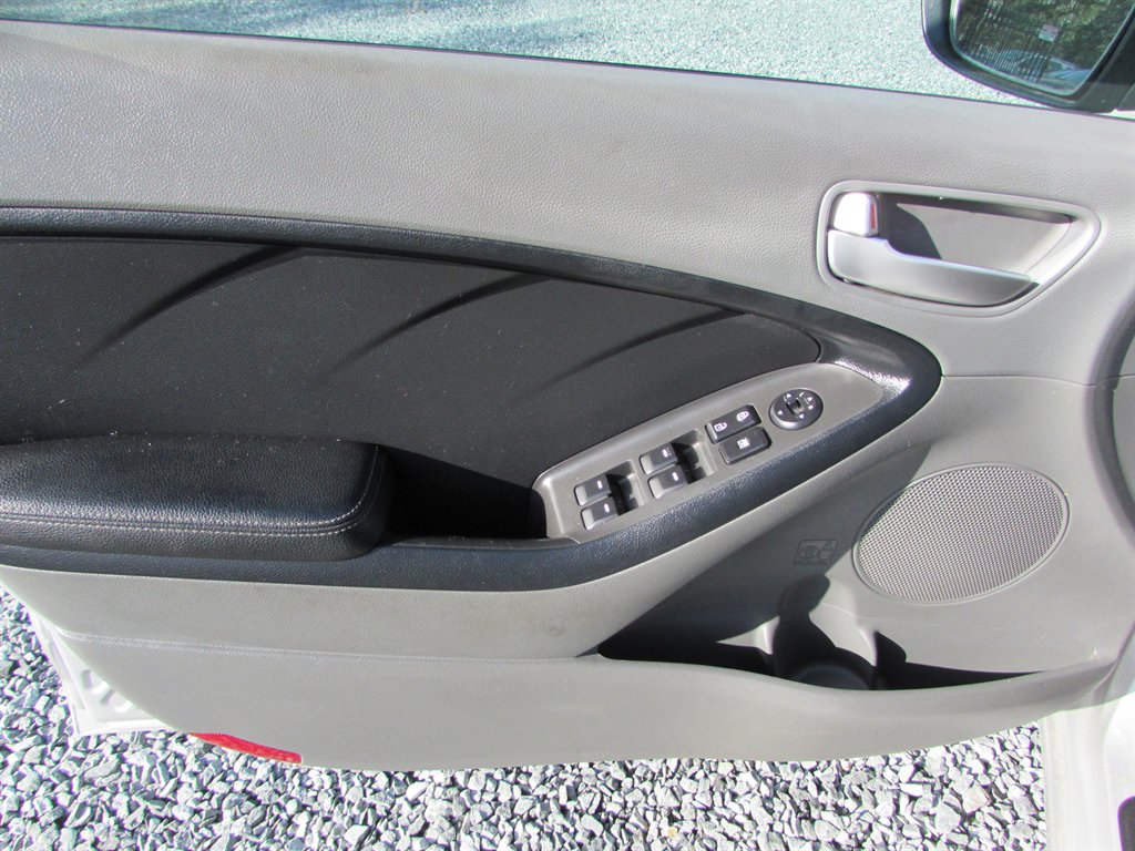 2017 Kia Forte LX photo
