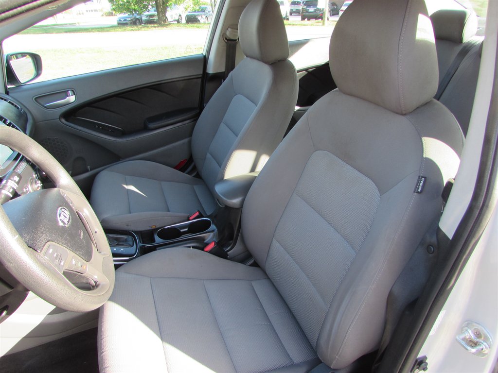 2017 Kia Forte LX photo