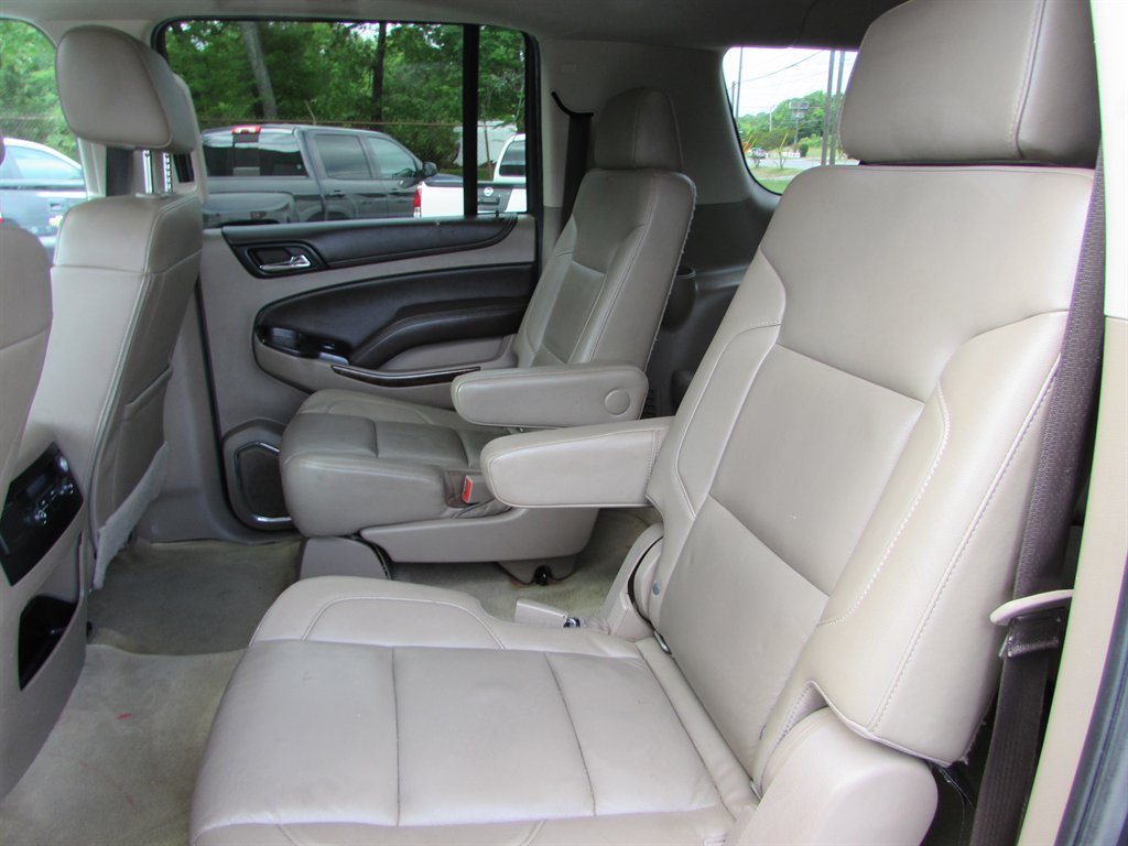 2018 Chevrolet Suburban 1500 LT photo