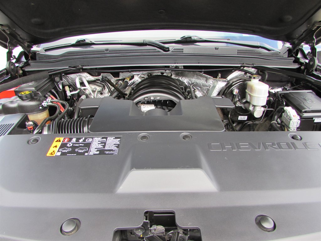 2018 Chevrolet Suburban 1500 LT photo