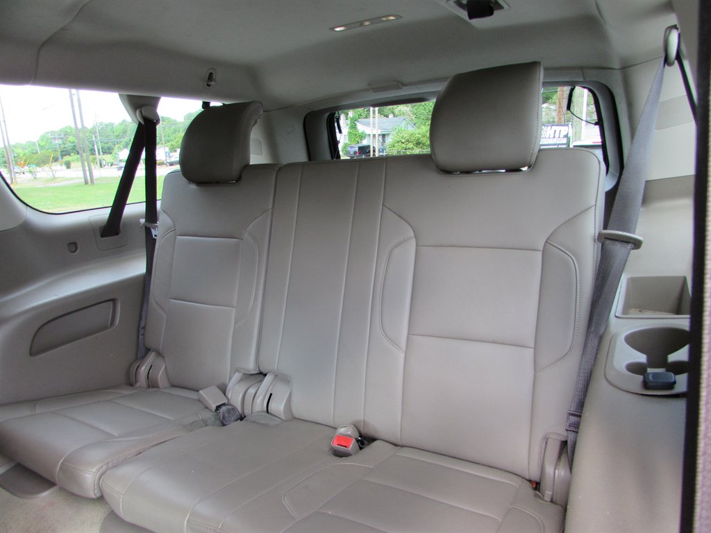 2018 Chevrolet Suburban 1500 LT photo