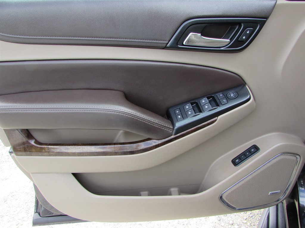 2018 Chevrolet Suburban 1500 LT photo