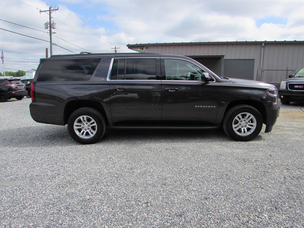 2018 Chevrolet Suburban 1500 LT photo