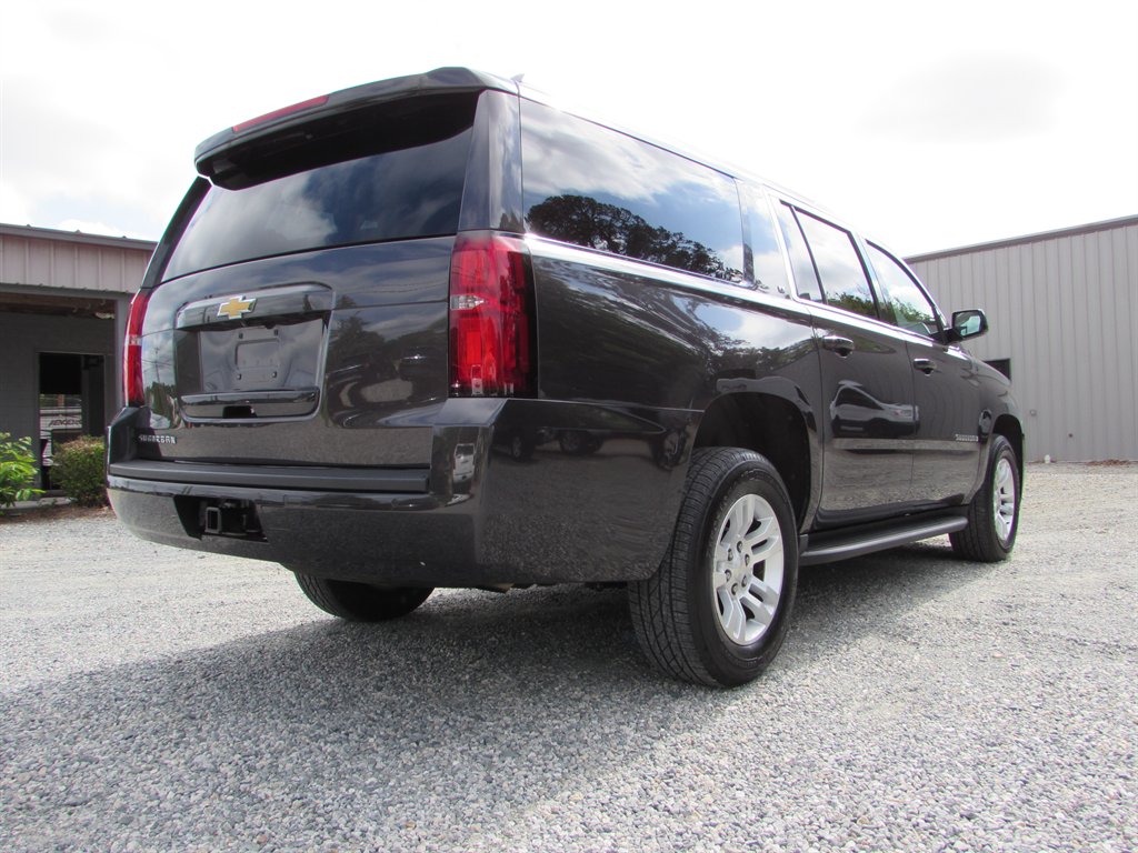 2018 Chevrolet Suburban 1500 LT photo