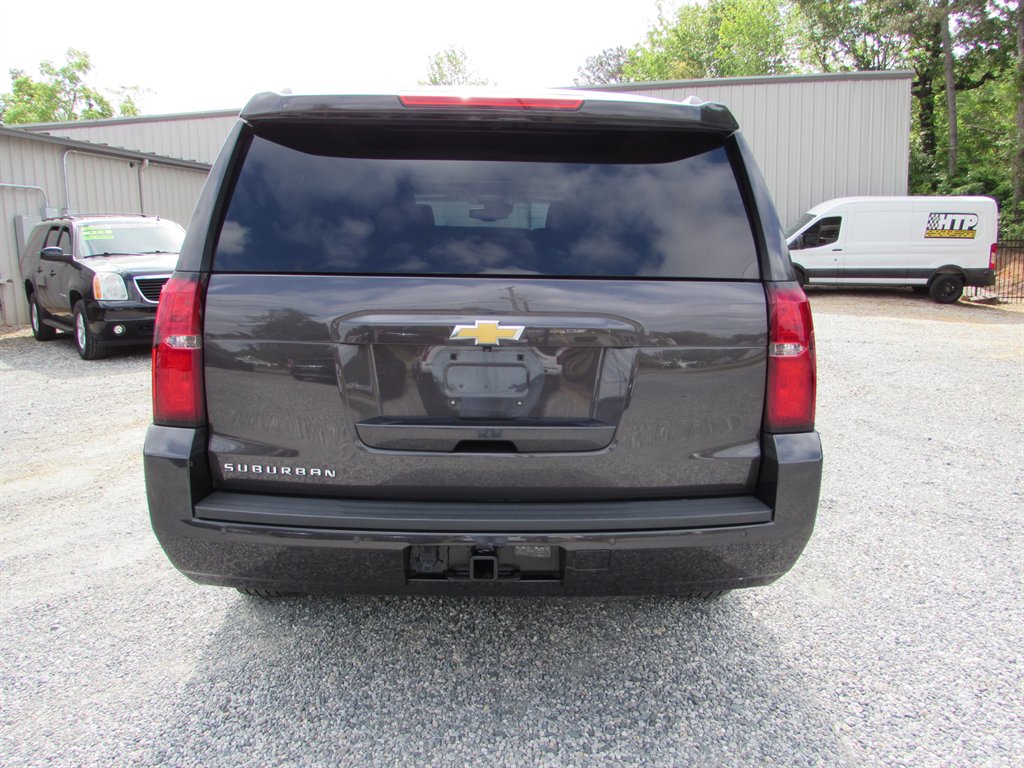 2018 Chevrolet Suburban 1500 LT photo