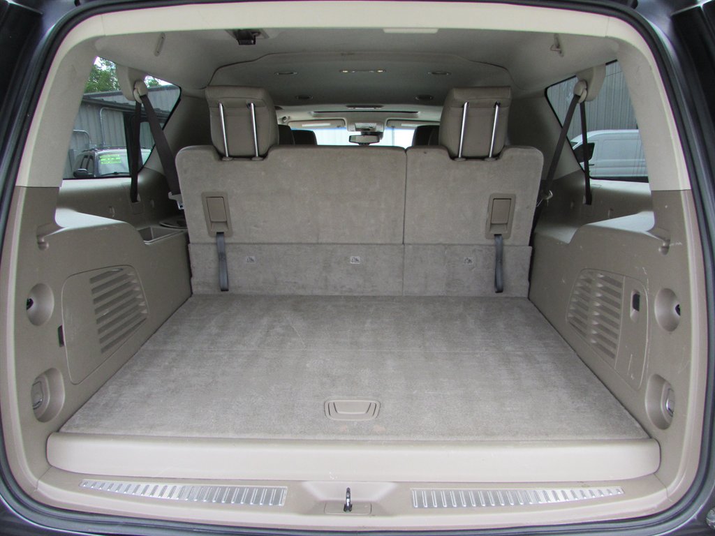 2018 Chevrolet Suburban 1500 LT photo