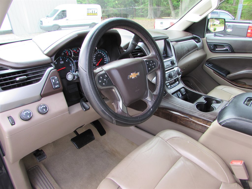 2018 Chevrolet Suburban 1500 LT photo
