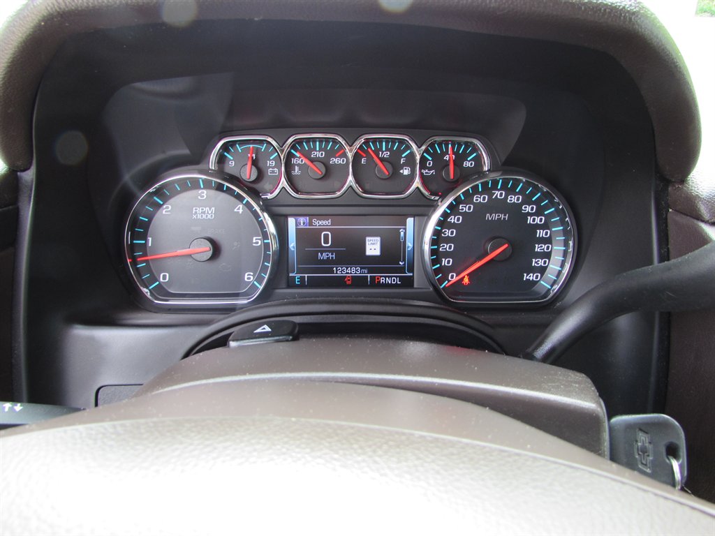 2018 Chevrolet Suburban 1500 LT photo