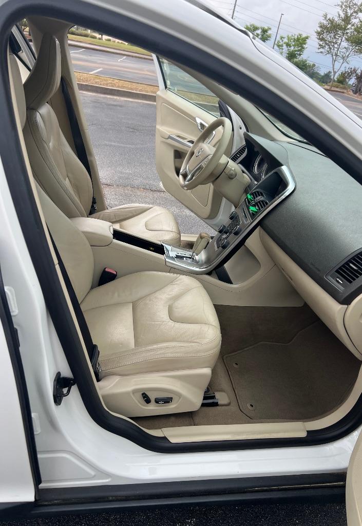 2012 Volvo XC60 - $5,500