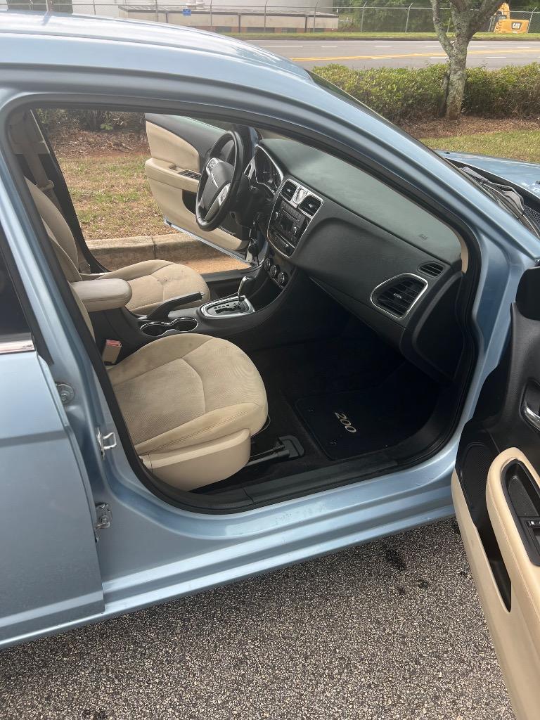 2012 Chrysler 200 - $4,701