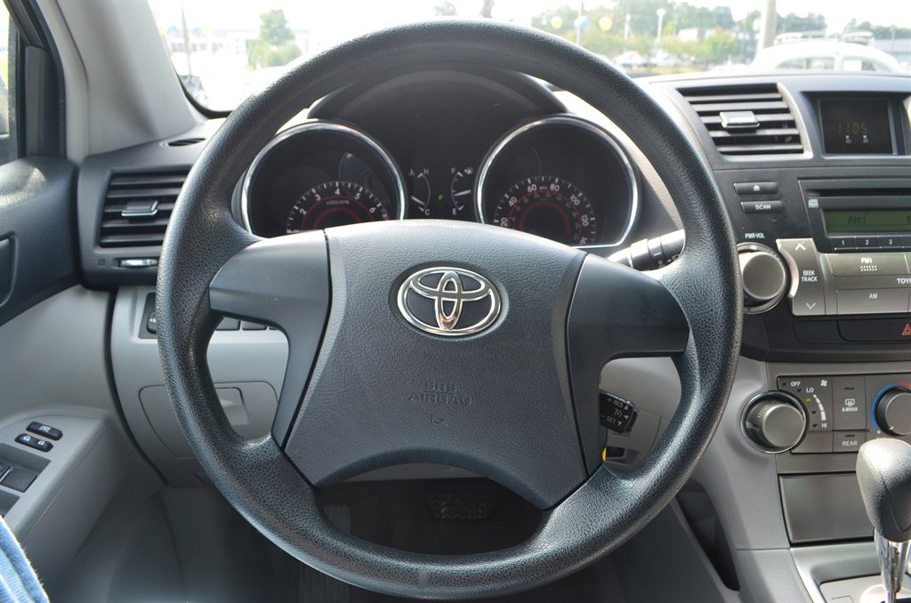 2009 Toyota Highlander - $12,950