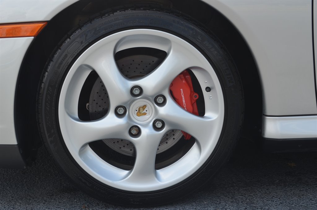 2004 Porsche 911 Carrera photo