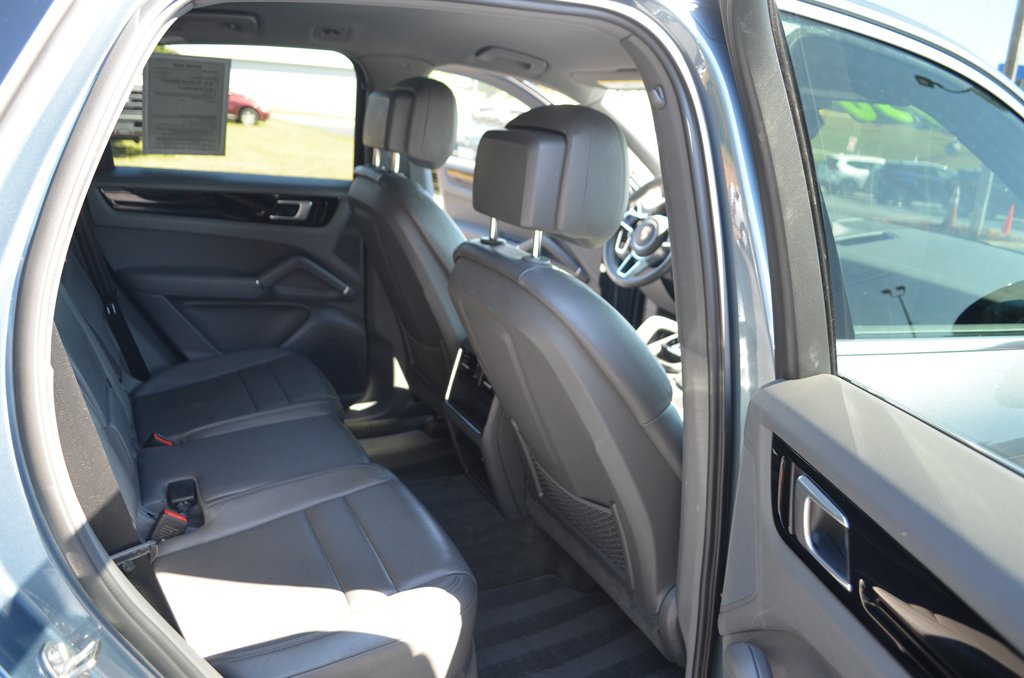2019 Porsche Cayenne - $30,950