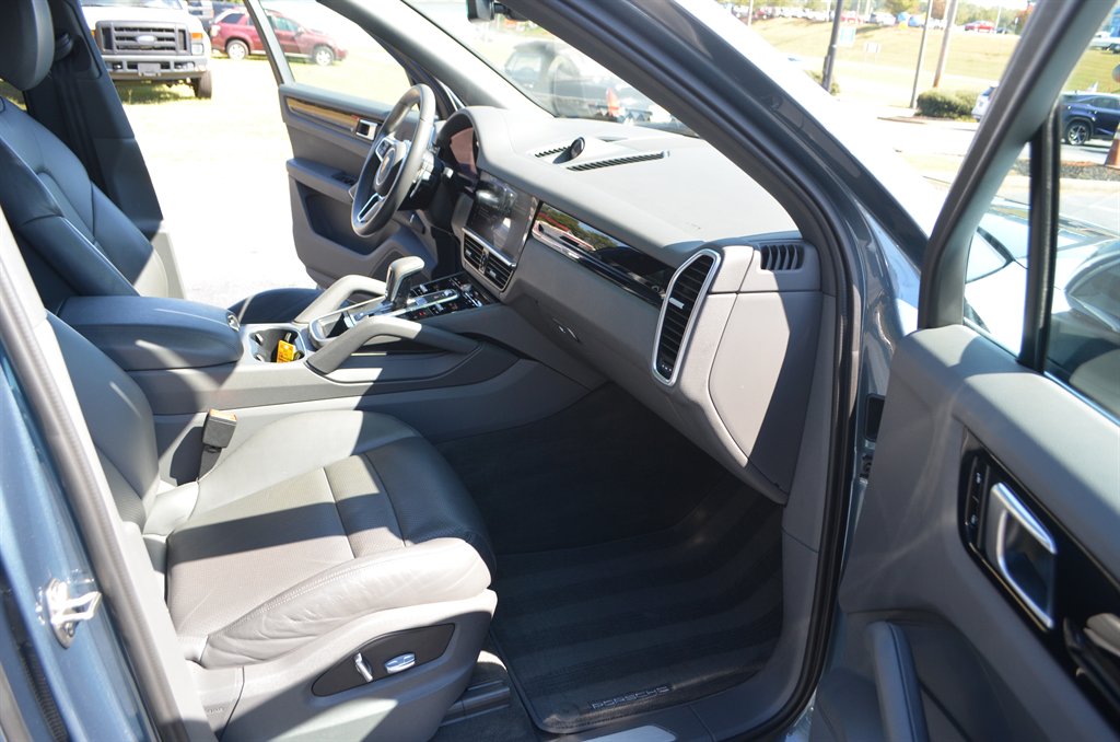 2019 Porsche Cayenne - $30,950
