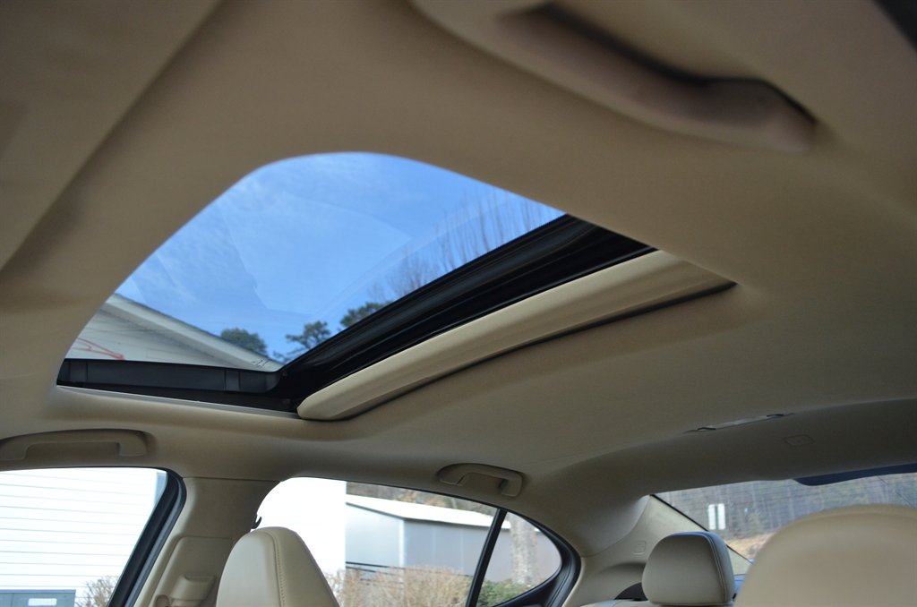 2015 Acura TLX Advance photo