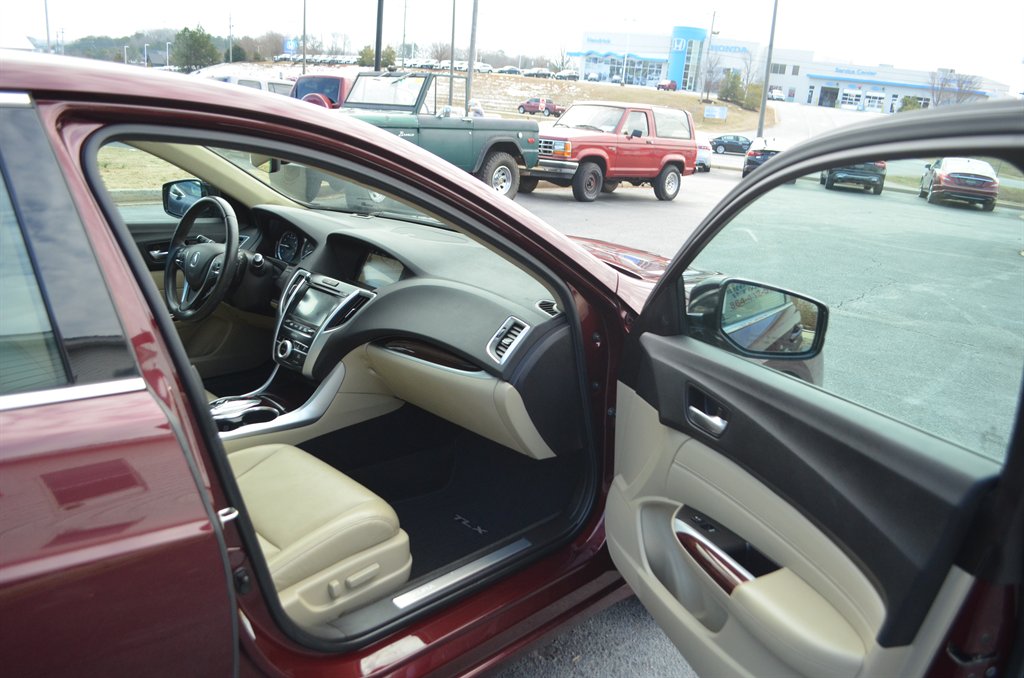 2015 Acura TLX Advance photo